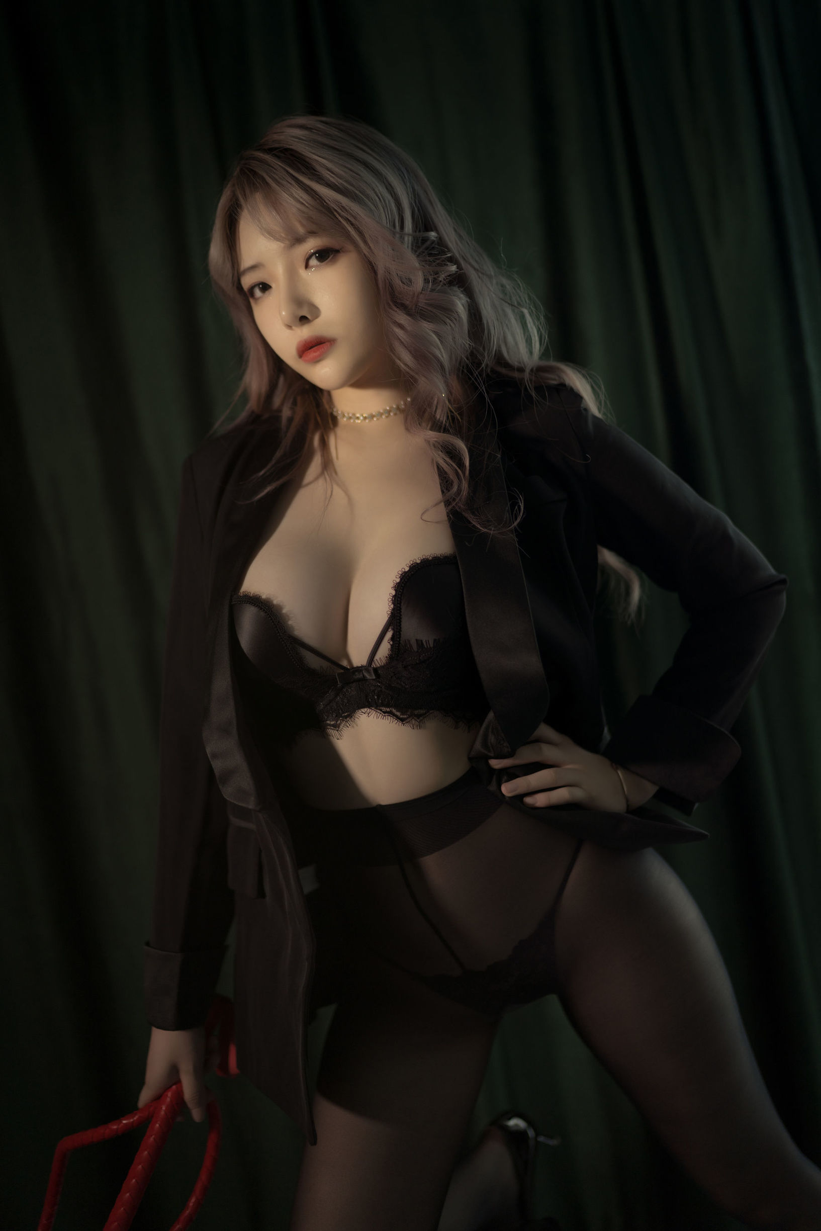 [Cosplay写真]动漫博主雯妹黑丝西装插图9